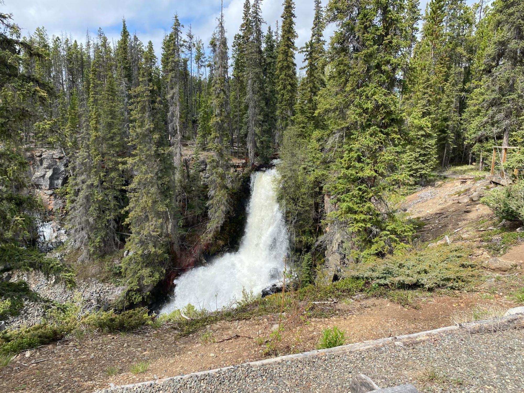 Red Cariboo Resort Anahim Lake Buitenkant foto